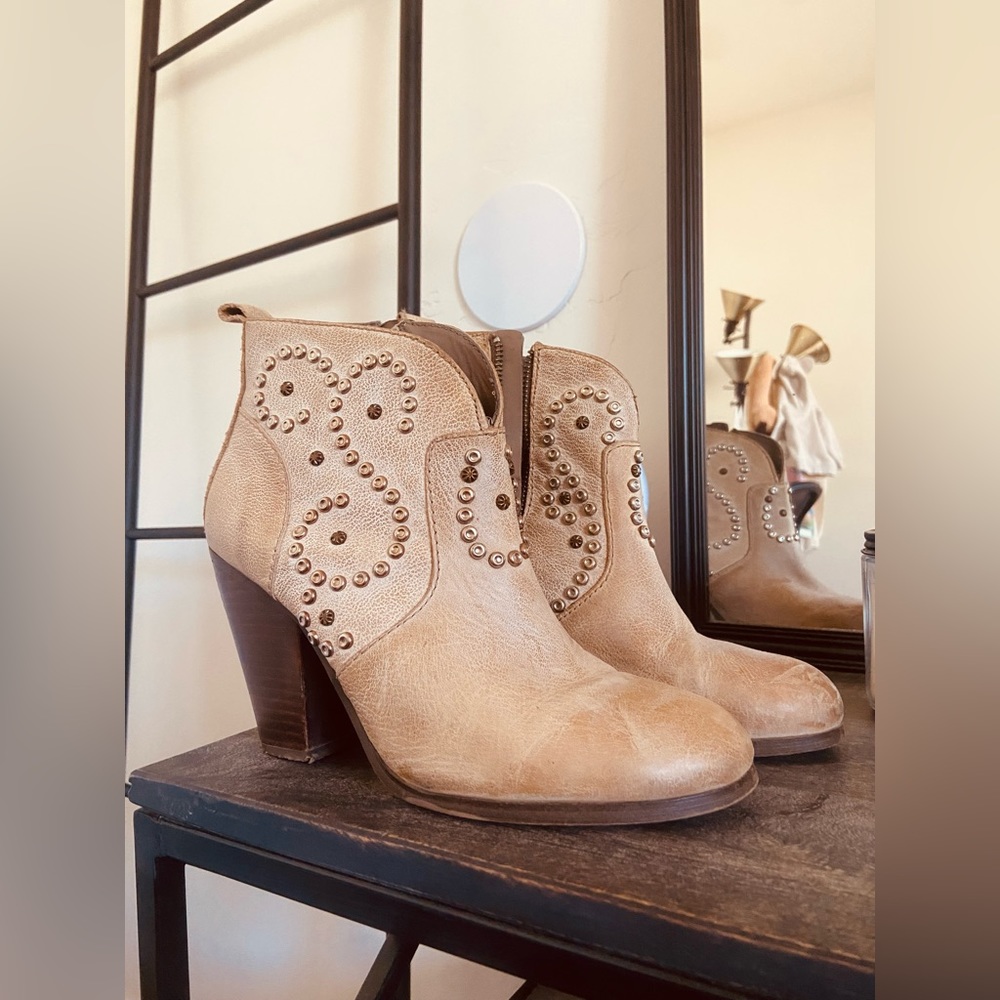 Steve Madden chic western ankle boots